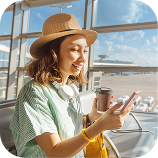Mujer sentada aeropuerto