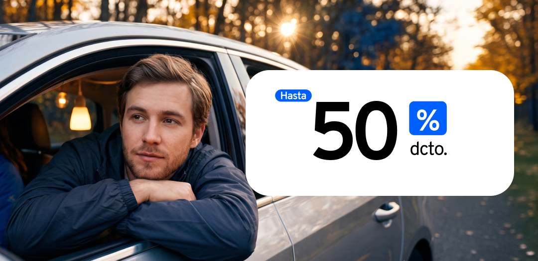 Hombre en vehículo y texto hasta 50% de descuento