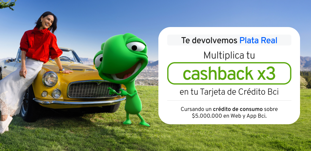 Mujer y verde felices con vehículo 