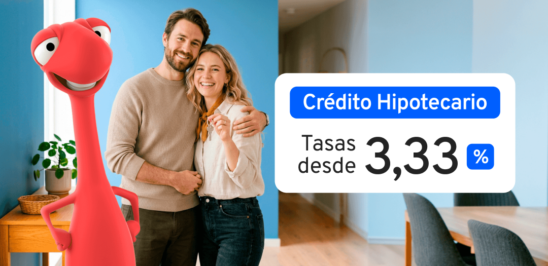 Pareja y Rojo felices, mostrando un set de llaves