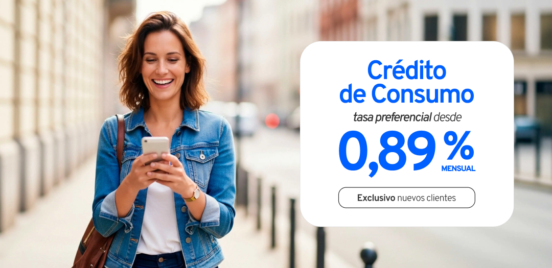 Mujer mirando un teléfono mientras camina 