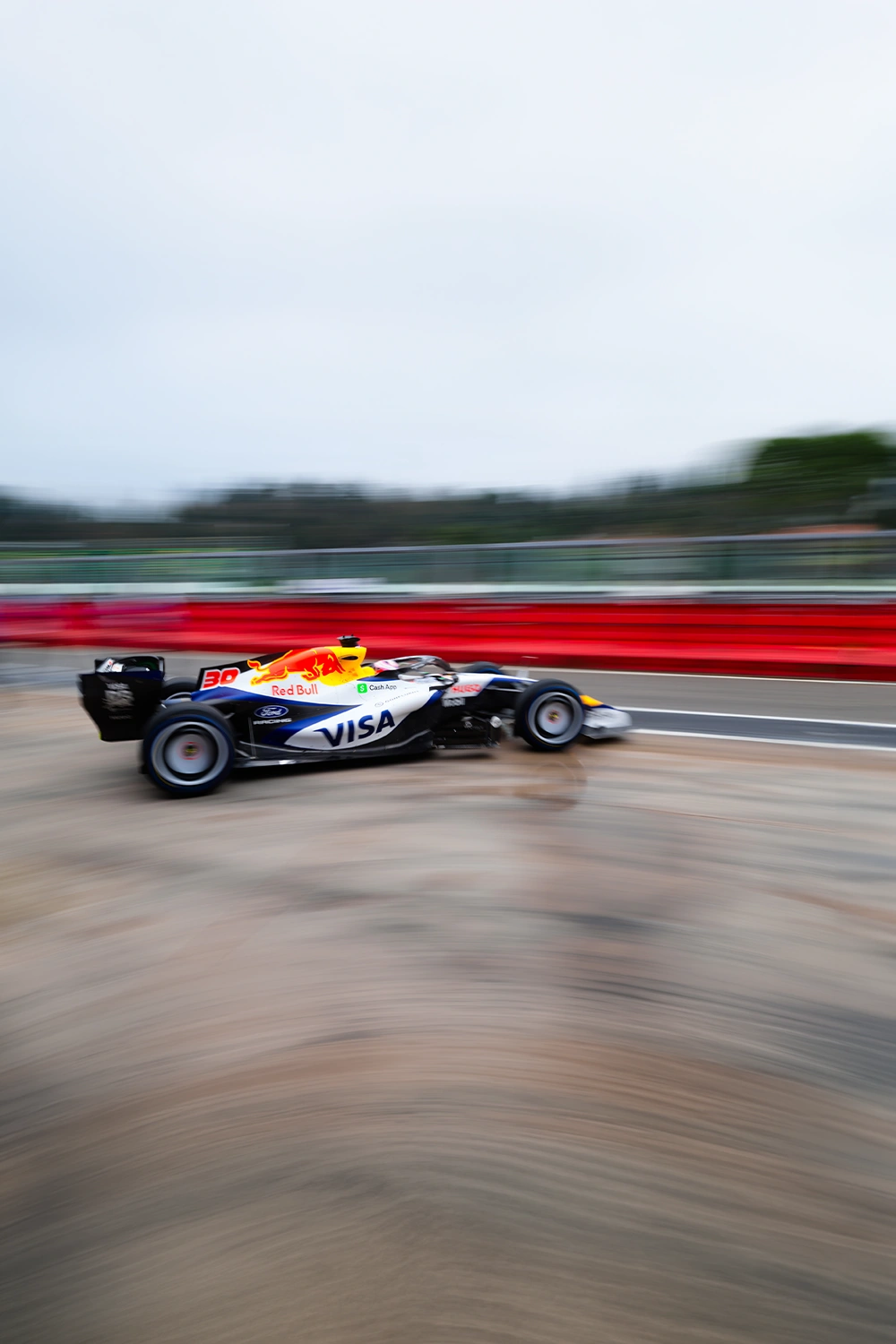 Auto Fórmula 1 en pista